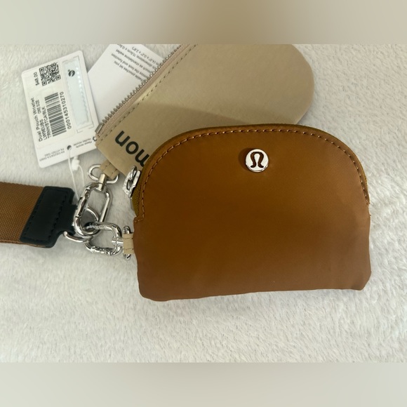 NWT Lululemon Dual Pouch Wristlet Trench / Burnt Caramel / Black - Picture 3 of 4